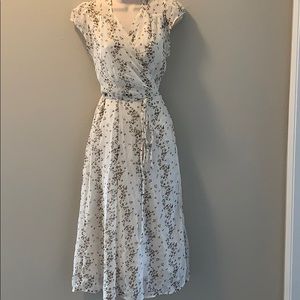 Urban Outfitters Midi Wrap Dress White floral M